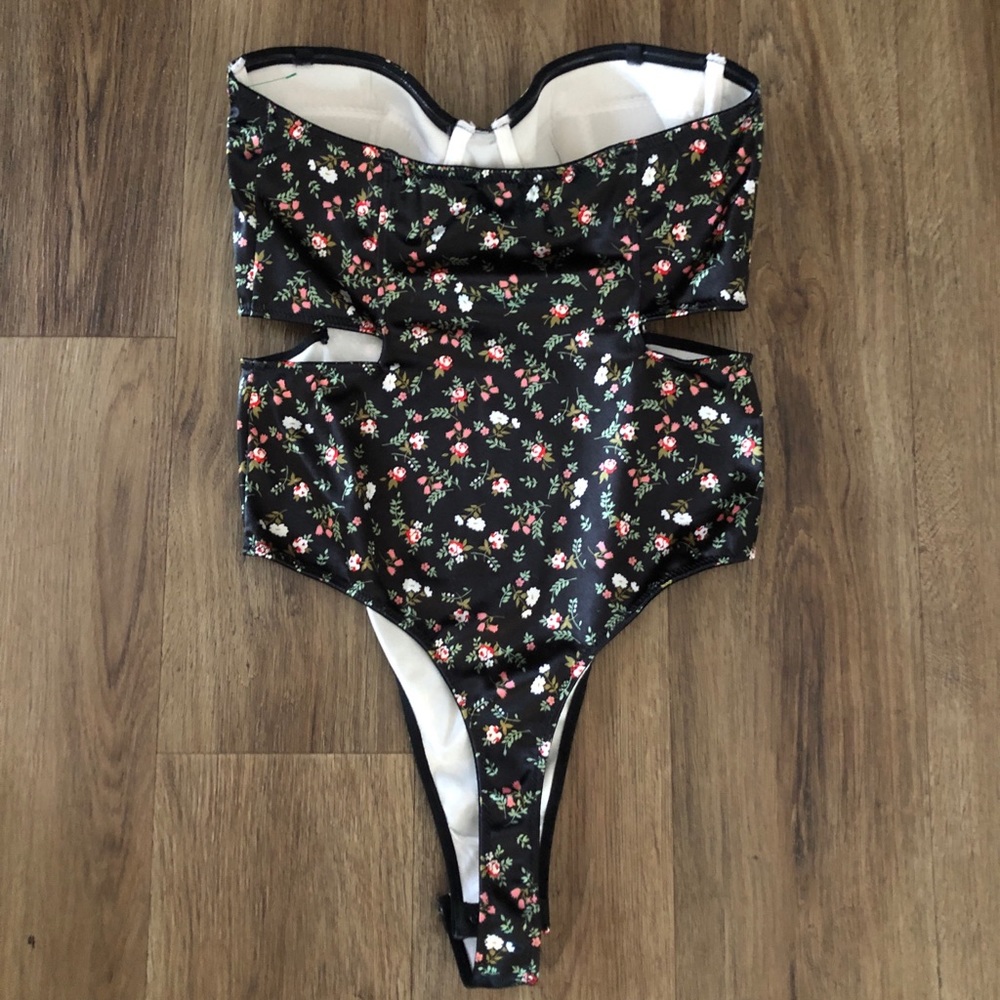 Urban Outfitters Out from under Floral Bodysuit - Picture 4 of 6